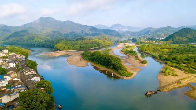 古堰畫鄉景區,位於麗水市蓮都區碧湖鎮和大港頭鎮境內,距麗水市區二十