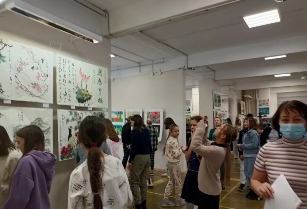 第二十七届世界和平书画展在阿钦斯克地志博物馆展览中心隆重开幕