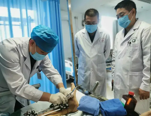 糖尿病骨折患者治疗有新招医生介绍,糖尿病合并胫腓骨粉碎性骨折开放