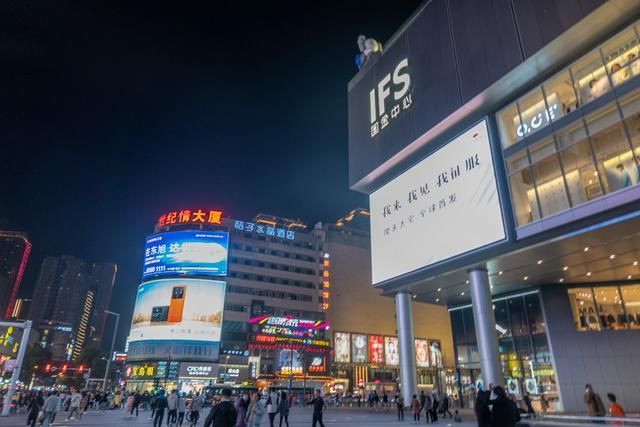长沙国金中心占据城市c位人流量堪比日本新宿街头