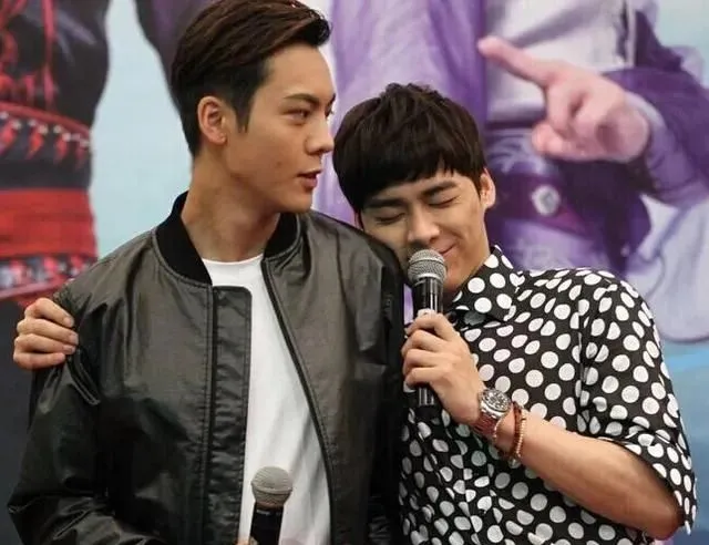 杨幂选择不续约,李易峰解约了,杨洋也被欢瑞离职的副总裁——贾士凯