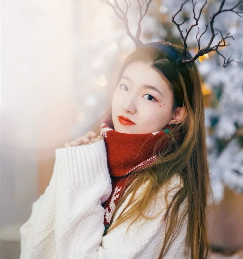 董明珠"钦点"22岁外语系小姑娘为接班人?无背景,专业不对口,她凭什么?