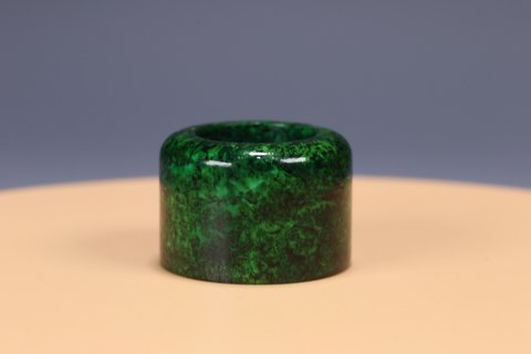 清中期宫廷风格虬角扳指一枚