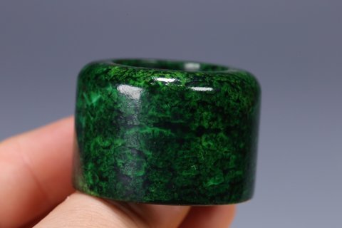 清中期宫廷风格虬角扳指一枚