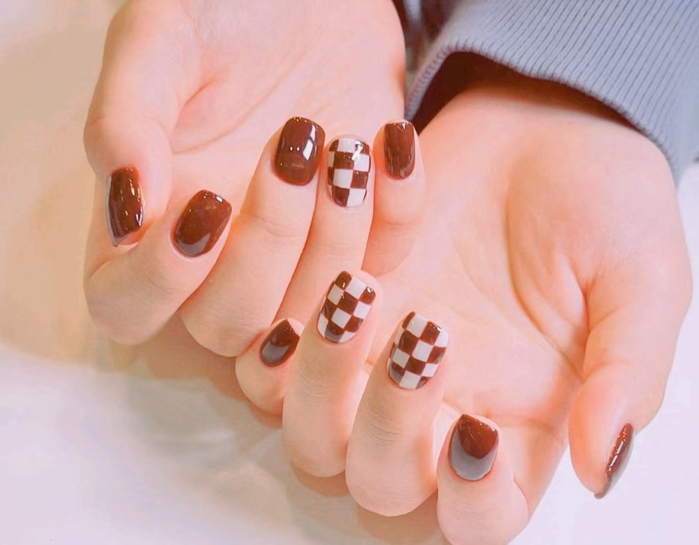 秋冬美甲:简约而不简单