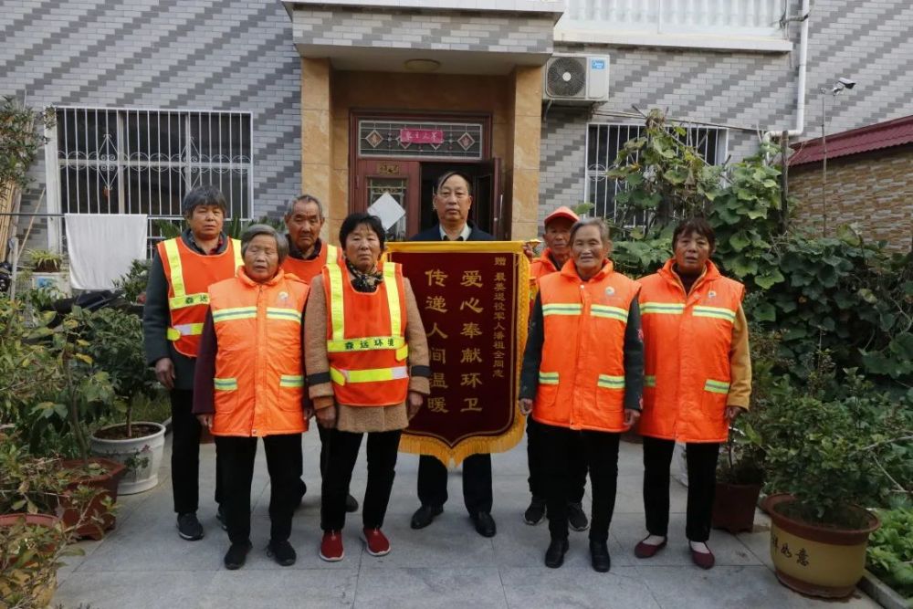 河南省唐河縣一等功臣退役軍人潘祖全連續五年為環衛工人三餐買單