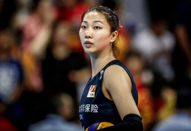 女排最强副攻颜妮,34岁正式退役,17年职业生涯共挣了多少薪水?