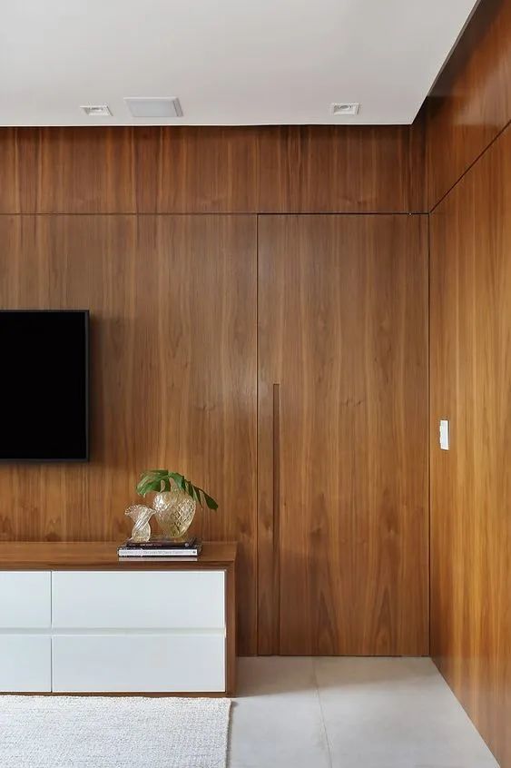 客厅隐形门隐形门即在客观的视觉感受上,能与墙面有融合性,使墙面整体