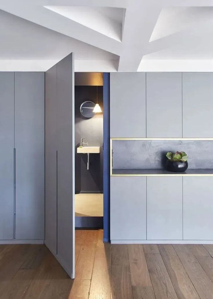 衣柜隐形门衣帽间,储物间等具有储藏功能的空间,是隐形门最常出现的