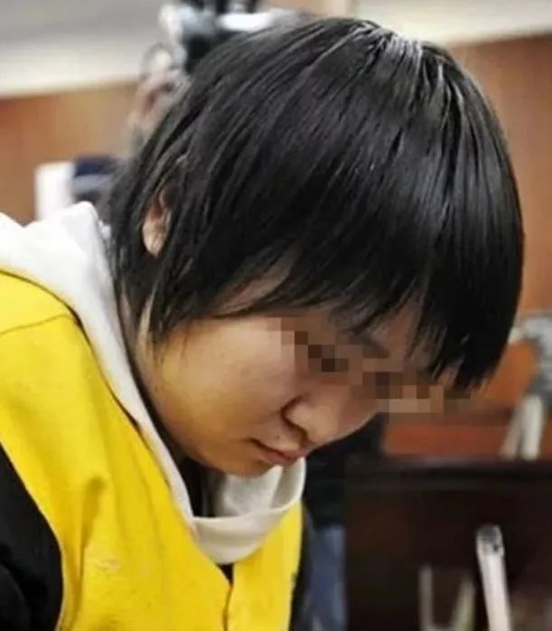 河南18岁女孩杀父弑母作案手法非常狠辣法庭上才知自己非亲生