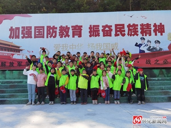 全丽 易杨) 11月14日,位于侗文化城内的怀化市中小学生素质教育基地