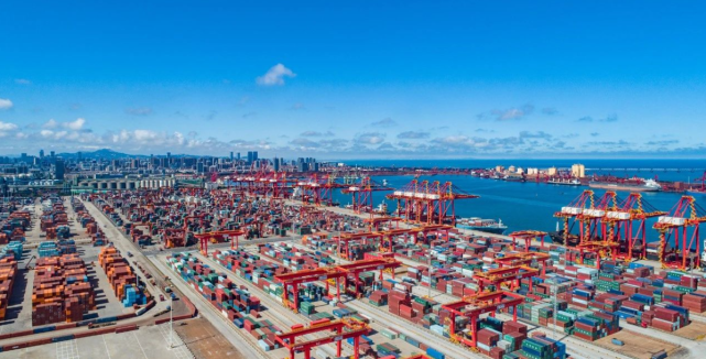 图为中国无人智能化港口