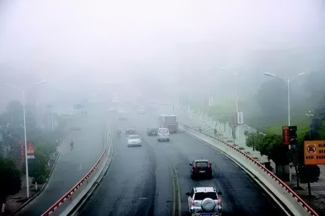 雾天行车请您雾必小心