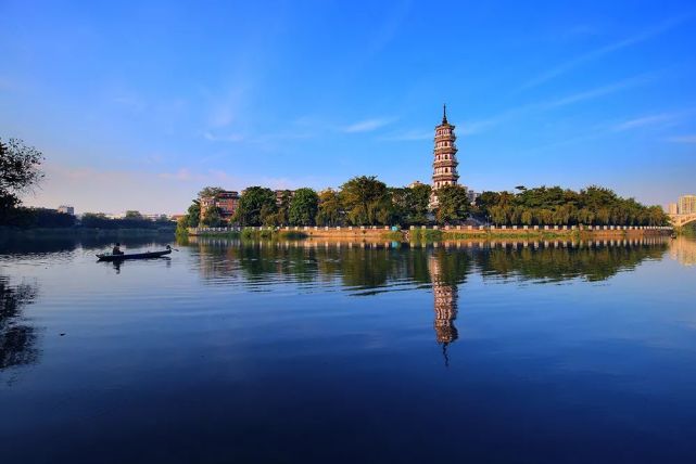 罗定文塔:悠久的文化历史沉淀与溢彩的现代人文景观交相辉映_腾讯新闻