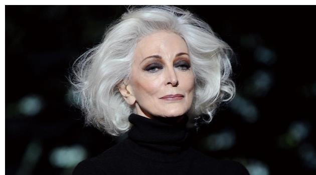 超模卡门:74岁痛失爱人还被好友骗到破产,86岁走秀却能艳压群芳