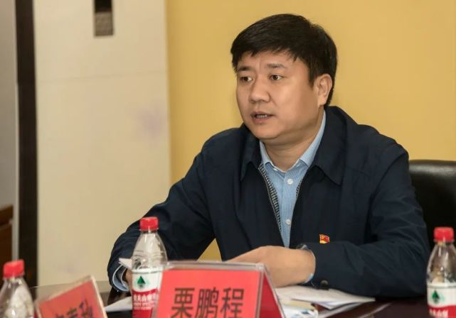 阎村镇传达学习贯彻党的十九届六中全会精神