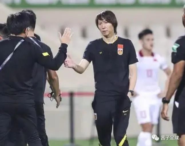 越南_体育 记者：国足已无缘世界杯，2月份春节战越南30岁老国脚就别去了