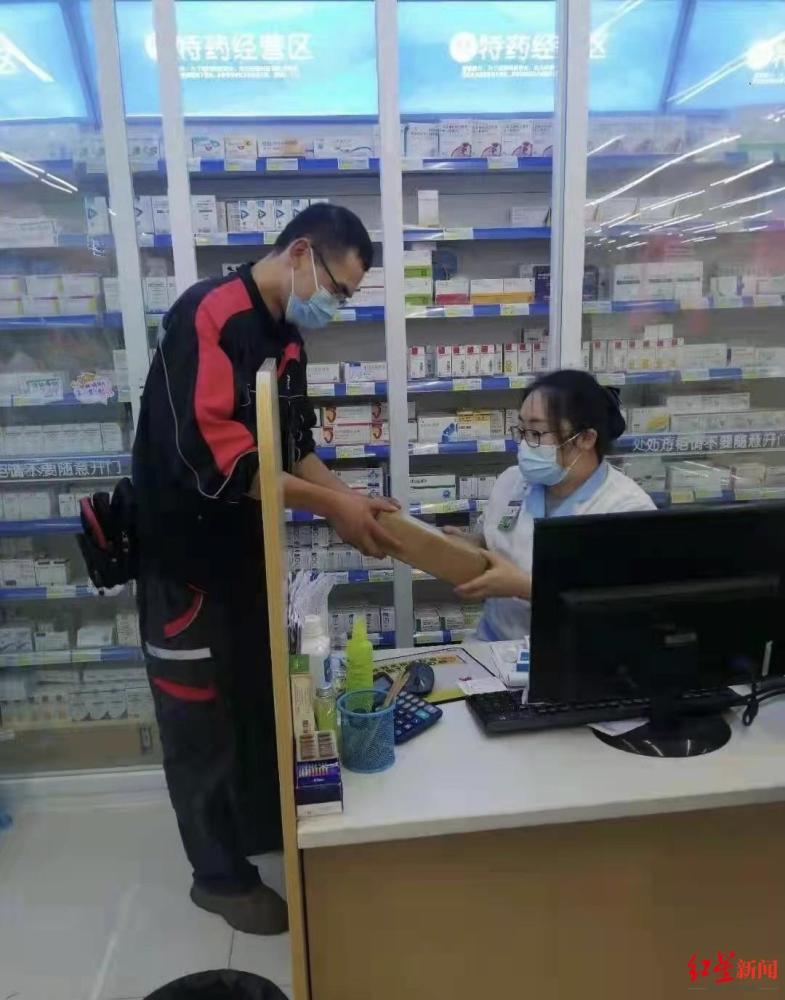 摩登5注册:探访疫情下的快递点:货品几次消毒,层层防疫关卡保安全(图2) 摩登5注册:探访疫情下的快递点:货品几次消毒,层层防疫关卡保安全(图2)