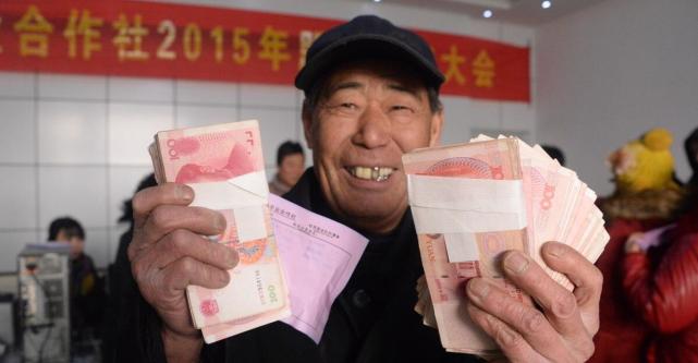 农村老人去世后,丧葬补助金怎么领取?具体能领多少钱?