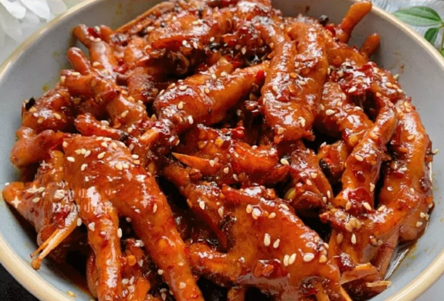 川香麻辣凤爪和干煸豆角的做法|麻辣凤爪|干煸豆角|鸡爪|干辣椒|豆角