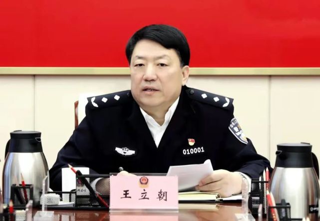 迅速掀起学习贯彻热潮全省公安局长热议党的十九届六中全会精神一