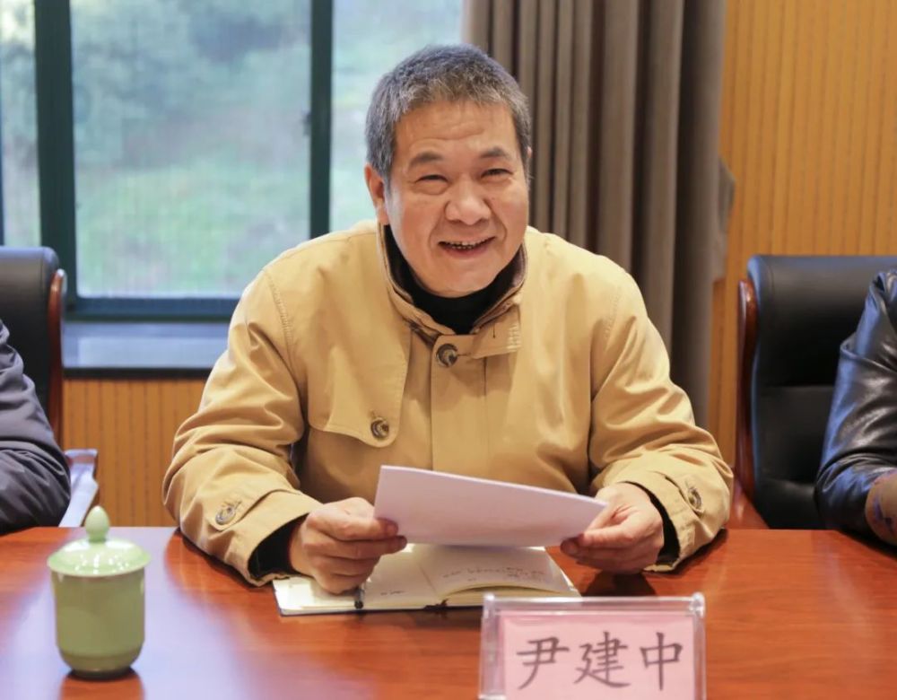 县人大常委会主任尹建中一行到县检察院调研法律监督工作