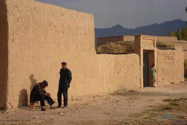 甘肃绝无仅有的"罗马村",村民人人金发碧眼,或是西方人后裔?_腾讯新闻