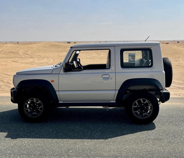 2022款铃木"吉姆尼"落地超30万,搭1.5l引擎