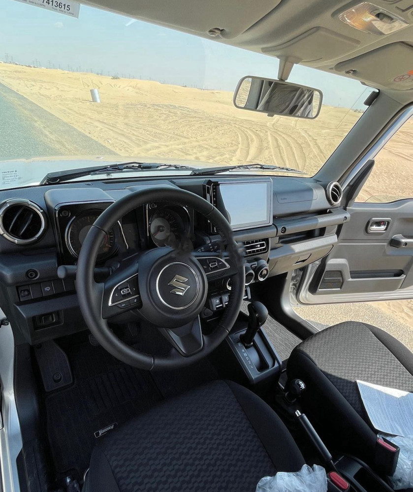 这难道是镶金边了2022款铃木吉姆尼落地超30万搭15l引擎