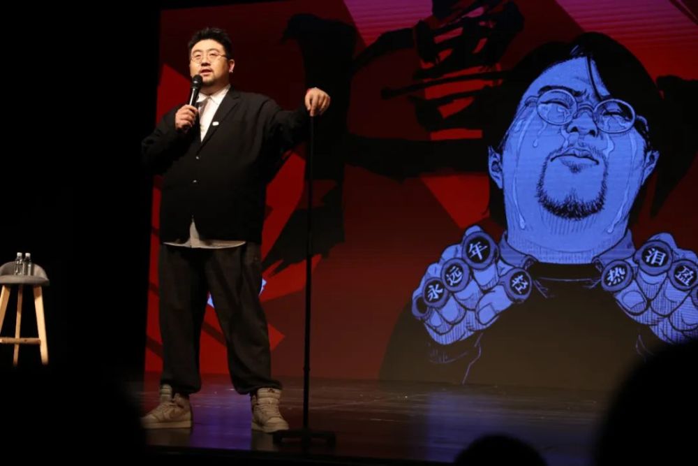 作为单立人喜剧(以下简称单立人)的签约演员,编剧,拥有脱口秀专场《大