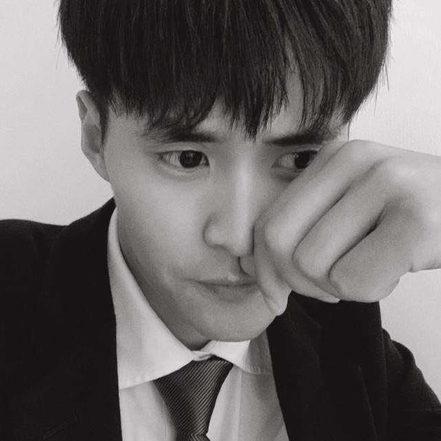 1997年出生于四川省大英县;腾讯音乐人,2021年堆糖网推荐人物