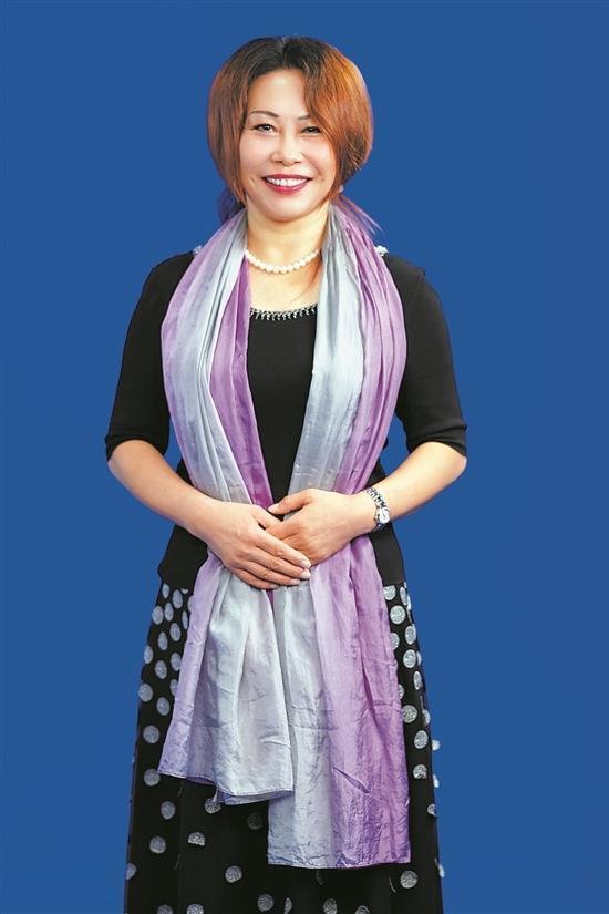 华南师范大学教师教育学部常务副部长 ,广东省中小学校长联合会常务副