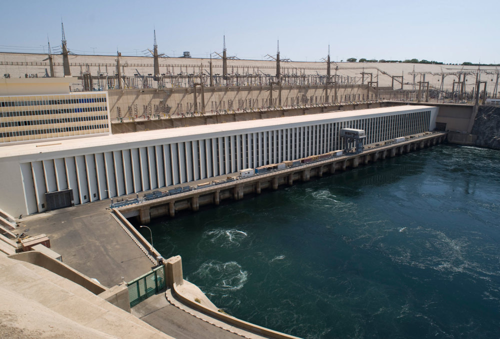 经过10年建造,埃及于1970年全面建成阿斯旺大坝(aswan dam,至今已