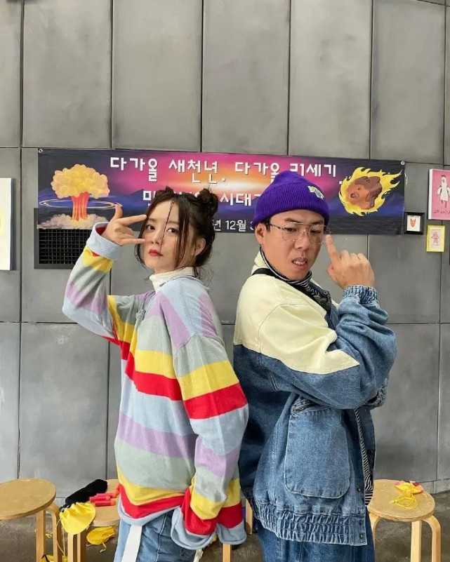 另一方面,全昭旻还分享了与梁世灿的合照,从两人的