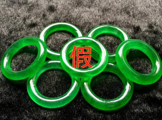 23万"捡漏"一堆假翡翠,网友都看不下去了!_腾讯新闻