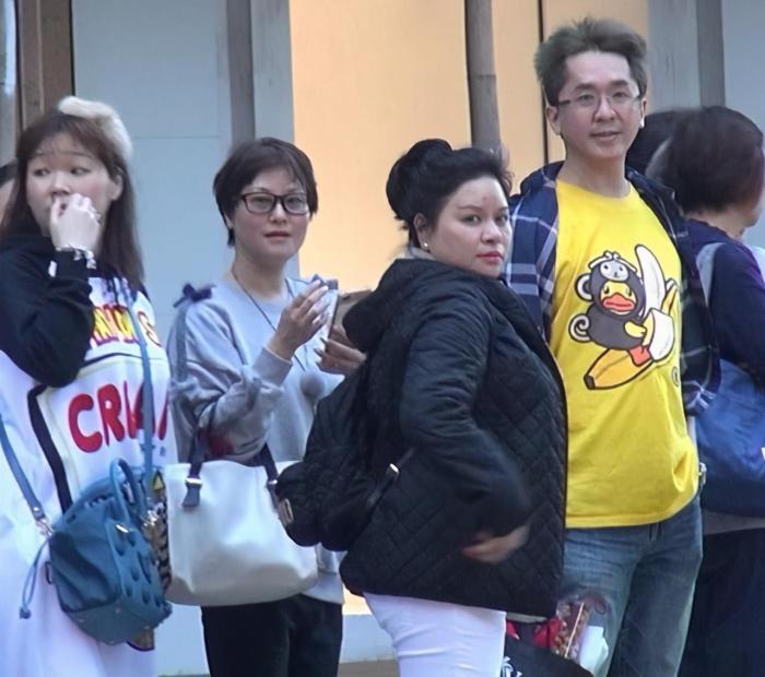 港媒曝邓兆尊做了后爸又要当亲爹，新欢疑似怀孕惹另外两位女友不满