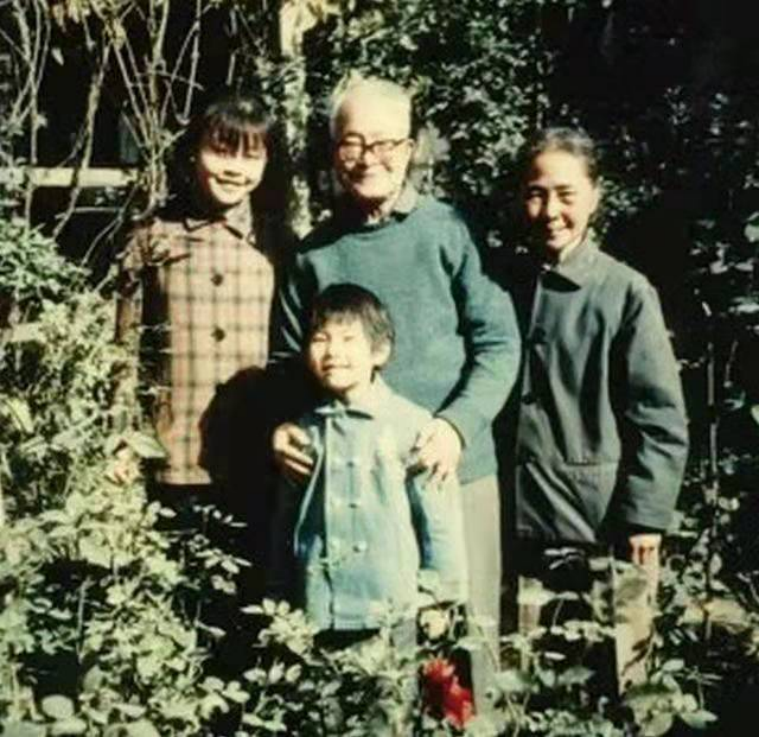 沈从文婚内2次出轨与妻子分居自杀未遂晚年后悔