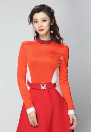 浙江卫视美女主持费费罕露面颜值出众心情不错不受传闻影响