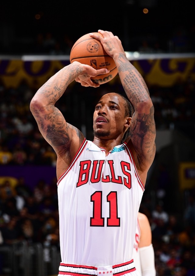 湖人后悔吗德罗赞23中15狂砍赛季新高38分无解中投攻陷斯台普斯