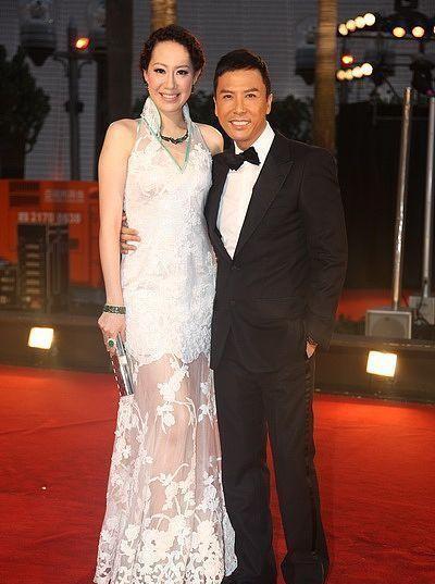 甄子丹和小18岁的老婆同框,虽说身高有点差距,却意外的不违和