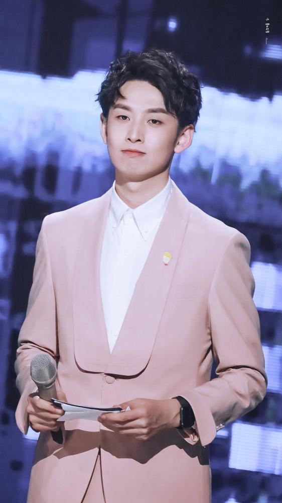 芒果台主持大换血谢娜退出沈梦辰不见踪影何炅汪涵独木难支