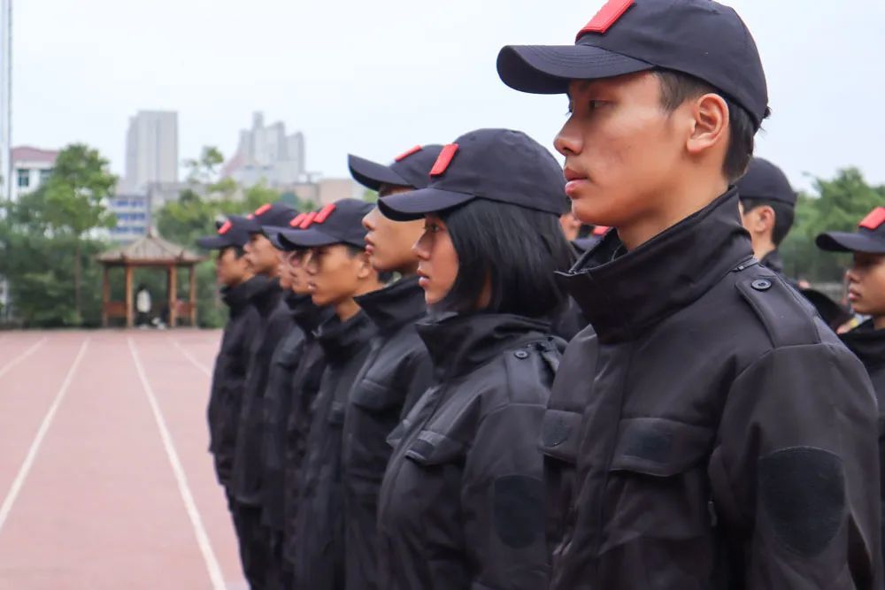 暖心守护,用心护校——湖南铁航信息技工学校 举行护校队授装仪式