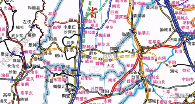 沿青蘭高速公路向東,經黎城,涉縣,武安設站後至邯鄲機場北側設高架站