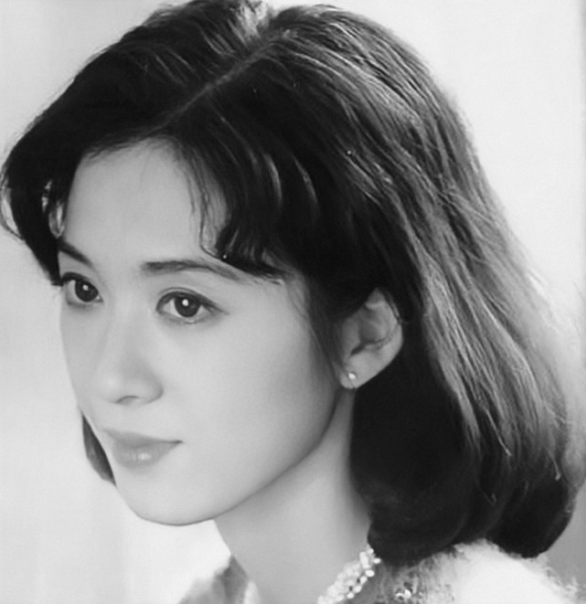 捧红张铁林未婚生女被抛弃47岁的侯俊杰成了现实版夏雨荷