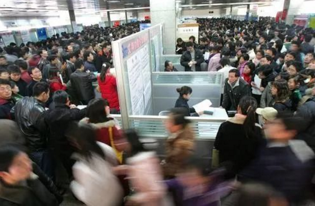 郑州人才市场招聘会_郑州市人才市场招聘会徒有虚名 参会企业十几家应聘者寥寥无几