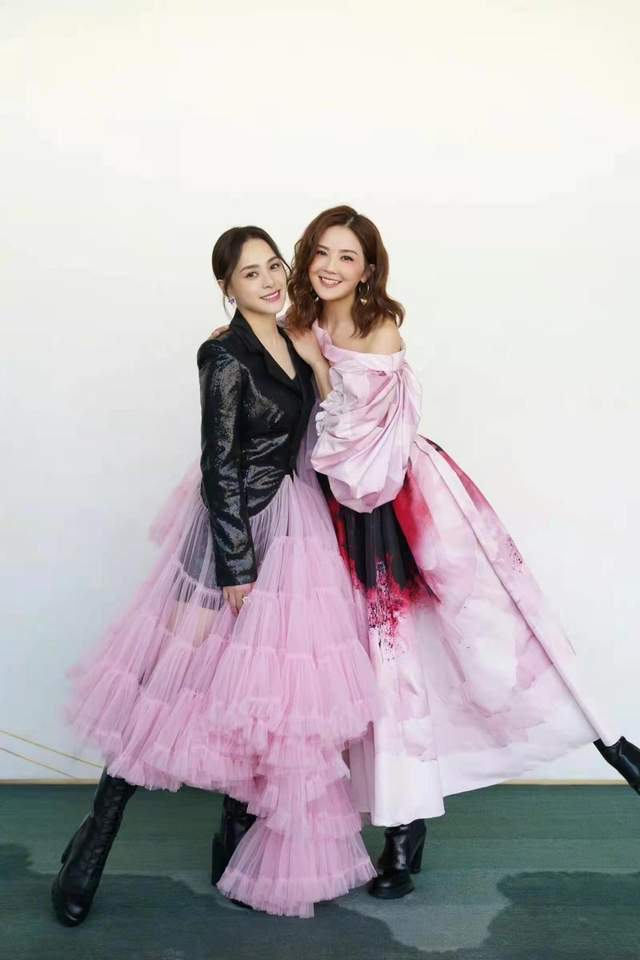 阿娇瘦下来后twins同框40岁童颜美过阿sa难怪网友说她最可惜