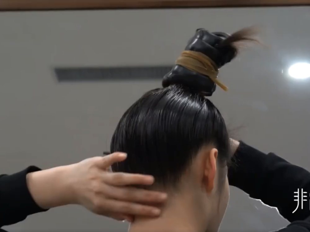 英国女子头发拉动4吨汽车18岁女孩头发吊起自己跳舞秃星人emo了