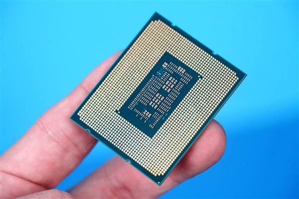 同样12核心 i7-12700单线程领先锐龙9 5900x!多核提升57%