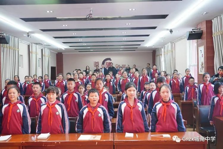 落实双减促成长法律知识记心间西安市城南中学开展法制进校园活动