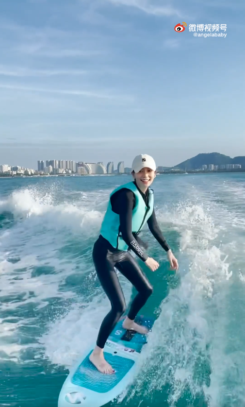 和黄晓明频传婚变baby晒冲浪视频笑容灿烂难掩好心情
